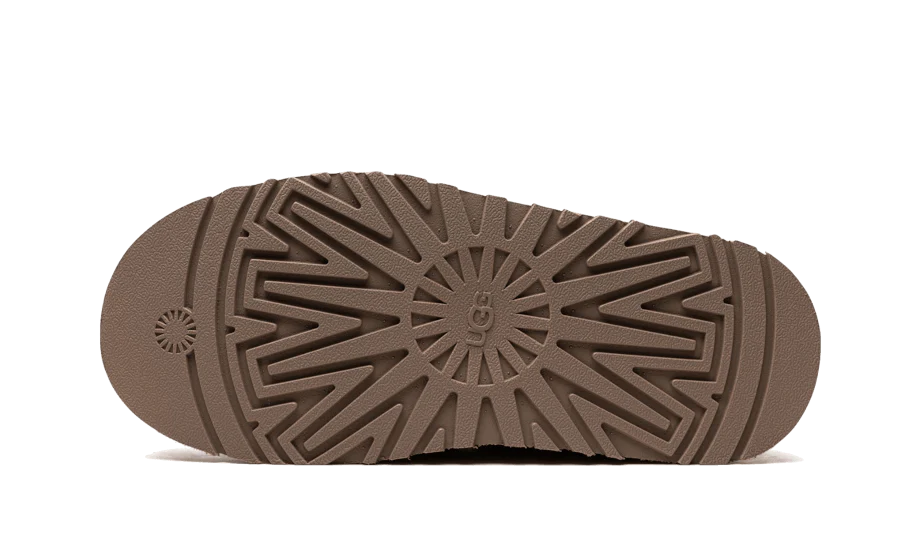sole view of the ugg tazz chestnut