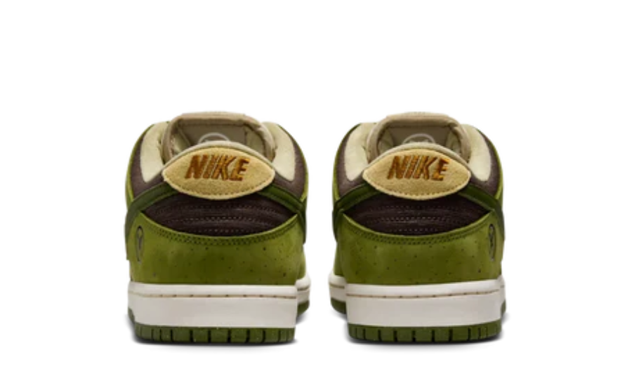 back view of the nike dunk low sb yuto